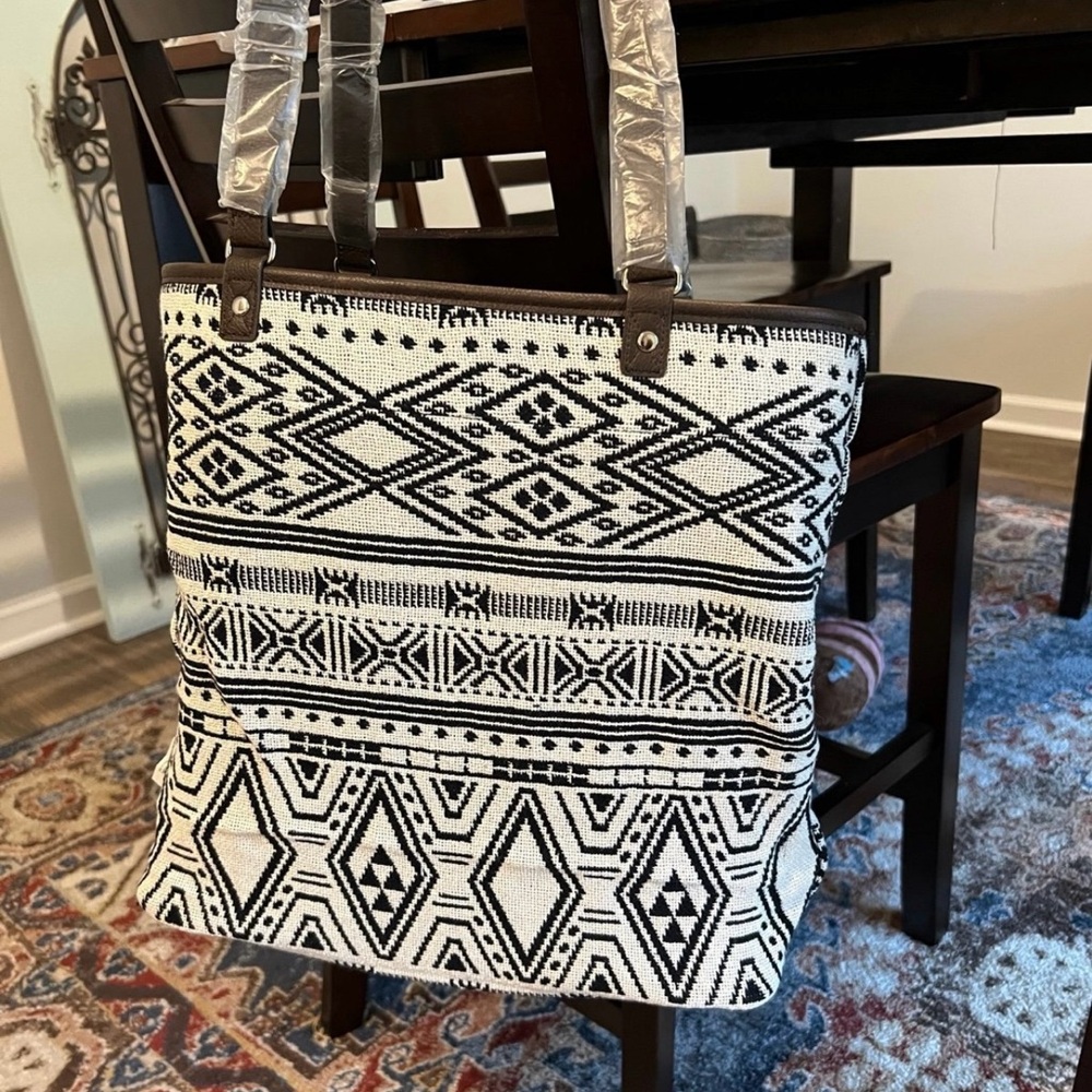 Thirty One Reversible Tote in Rio Weave! BNIP!! - Picture 9 of 12